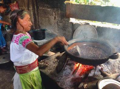 Doña Carmen showing me how to roast coffee